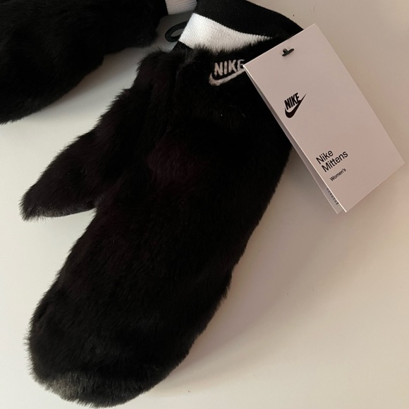 Nike Warm Soft Faux Fur Mitten, New, XS/S, Black - Picture 1 of 8
